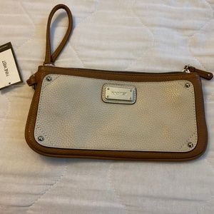 Nine West wristlet NWT